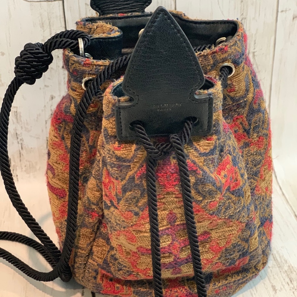 Bucket bag